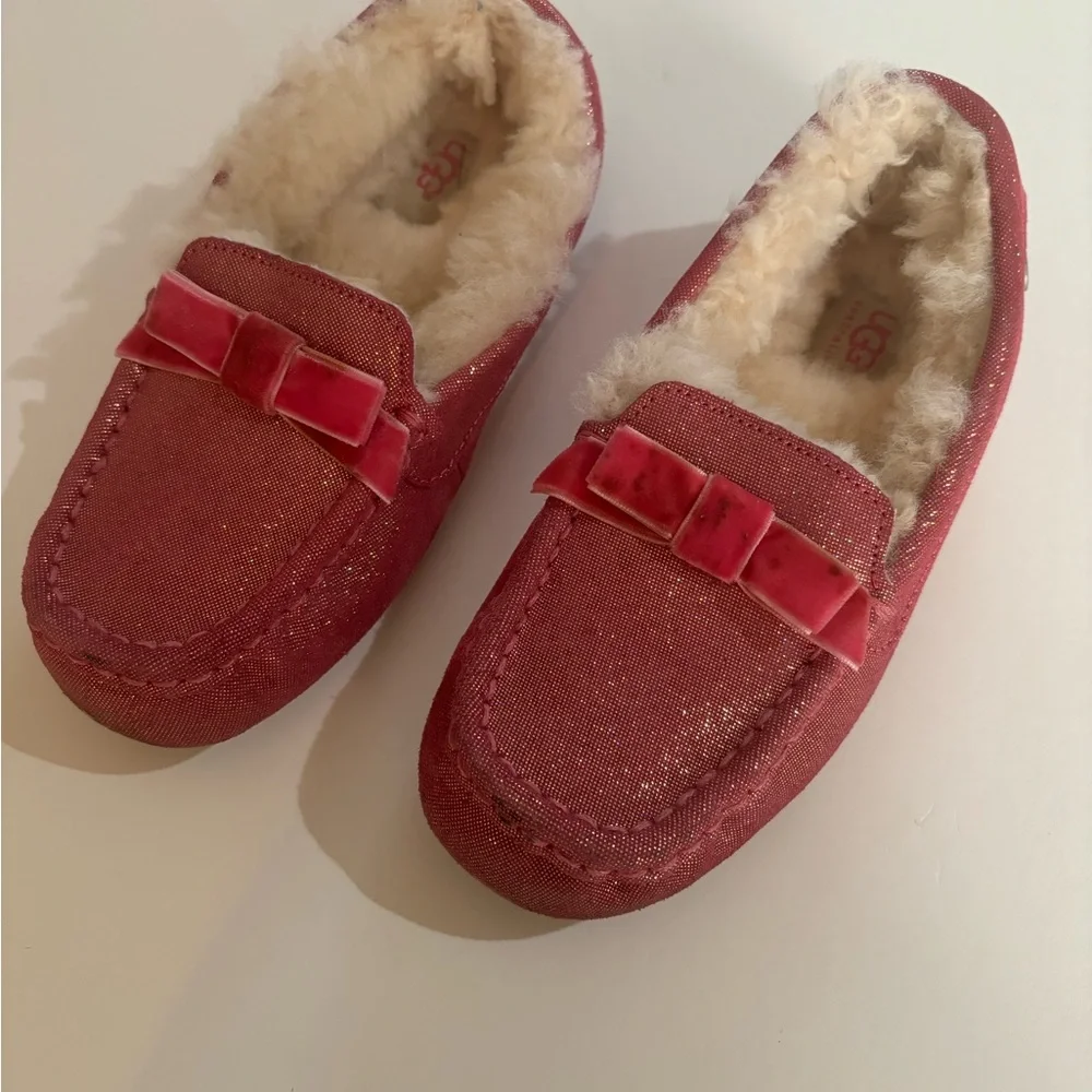 UGG Sz 3 Glittery Pink Bow Sheepskin Lined Moccasins